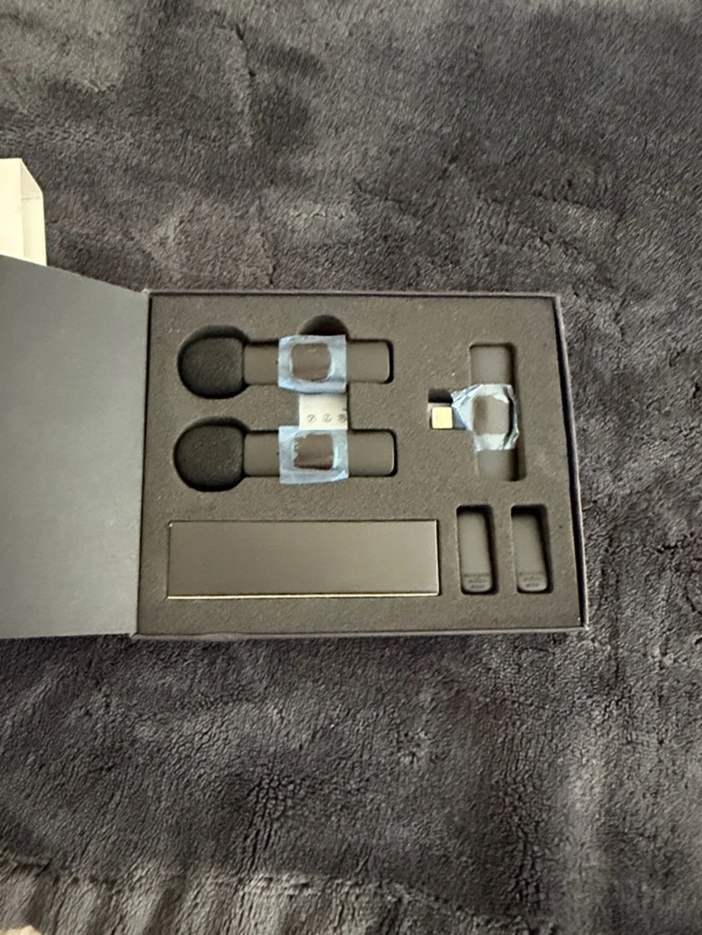 NWT Wireless Lavalier Microphone for Smartphones - Black never used.